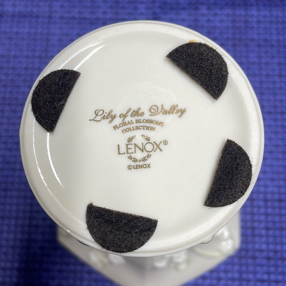 LENOX Floral Blossoms Collection “ Lily Of The Valley” Vase Handcrafted 7” - Picture 3 of 4